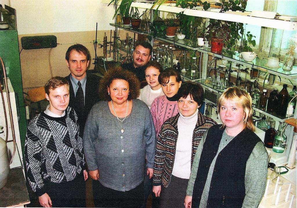 Преподаватели и аспиранты кафедры БТиХ. 2001г.